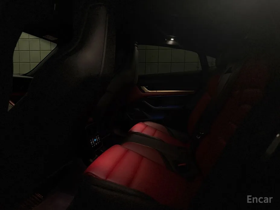 Фото 12 - Porsche Taycan