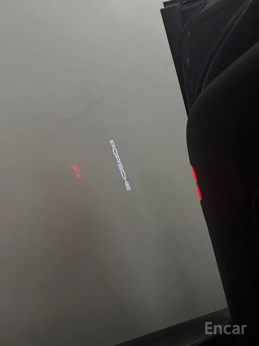 Фото 13 - Porsche Taycan