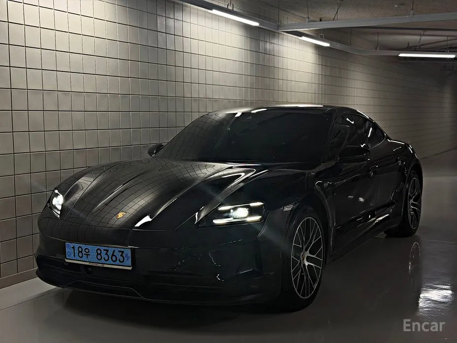 Фото 2 - Porsche Taycan