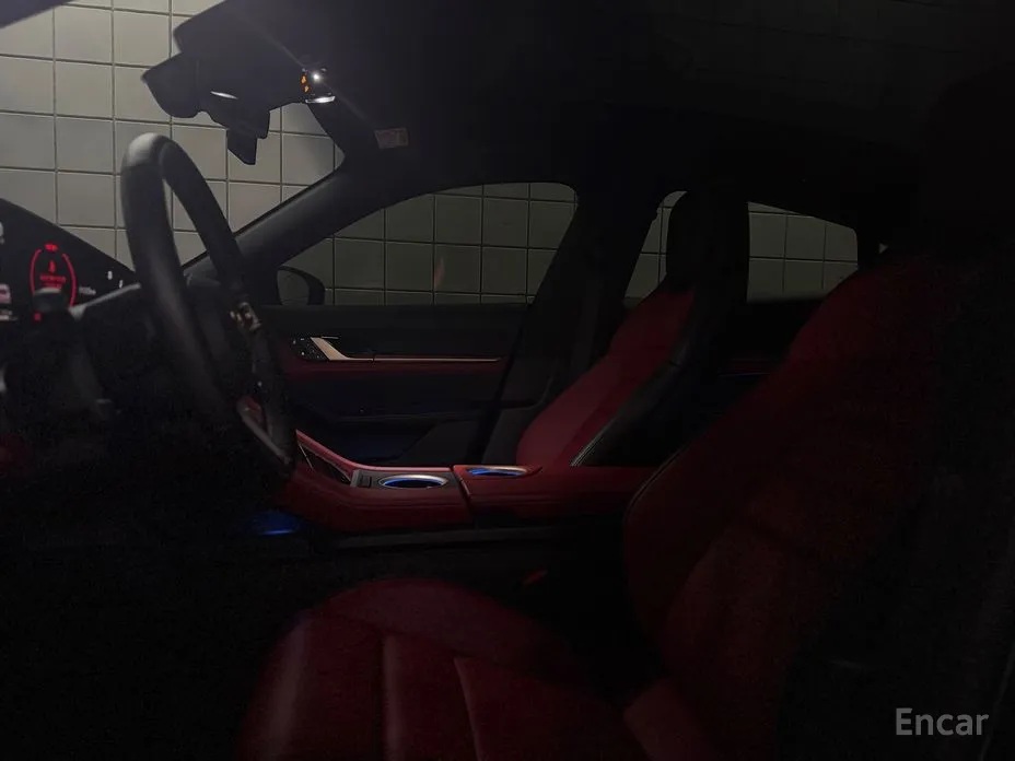 Фото 8 - Porsche Taycan