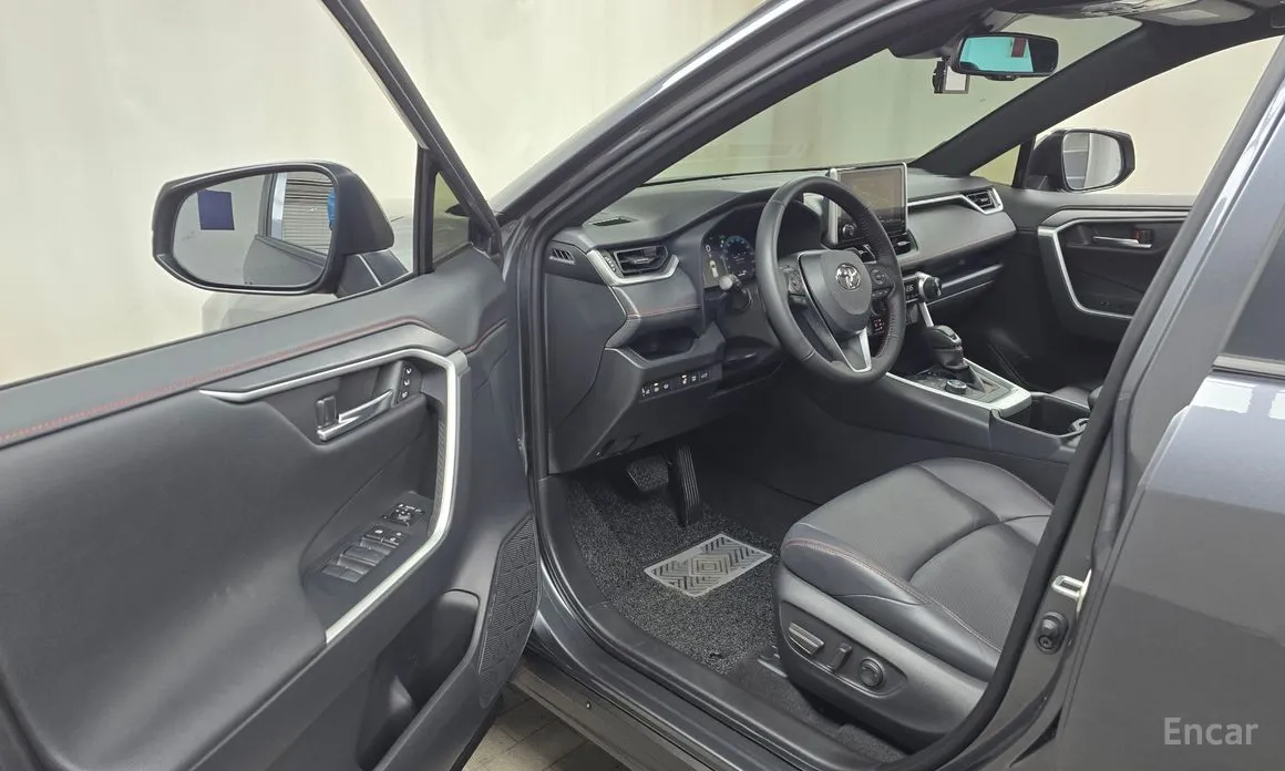 Фото 10 - Toyota RAV4