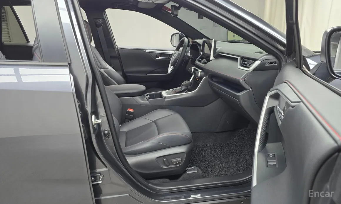 Фото 11 - Toyota RAV4