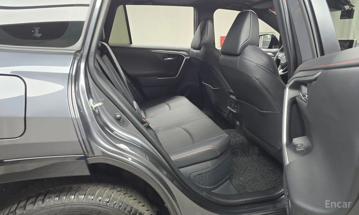 Фото 12 - Toyota RAV4