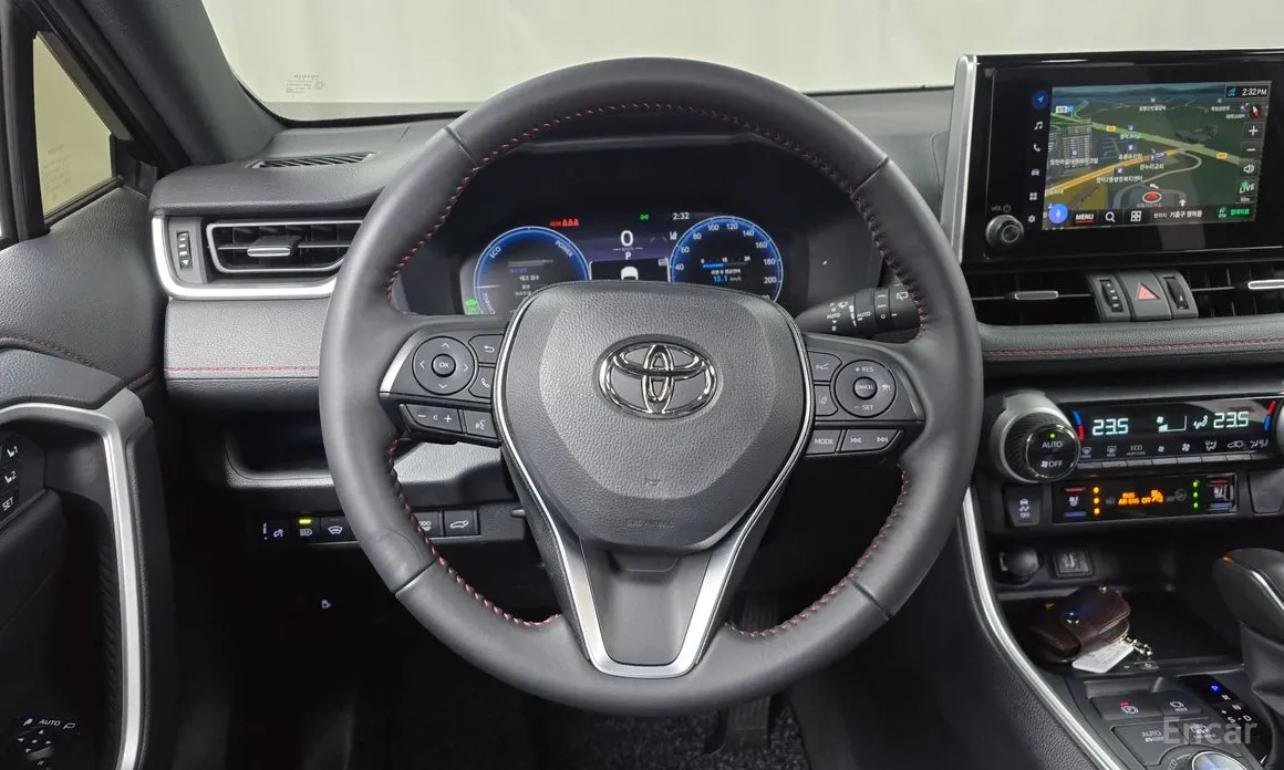 Фото 13 - Toyota RAV4