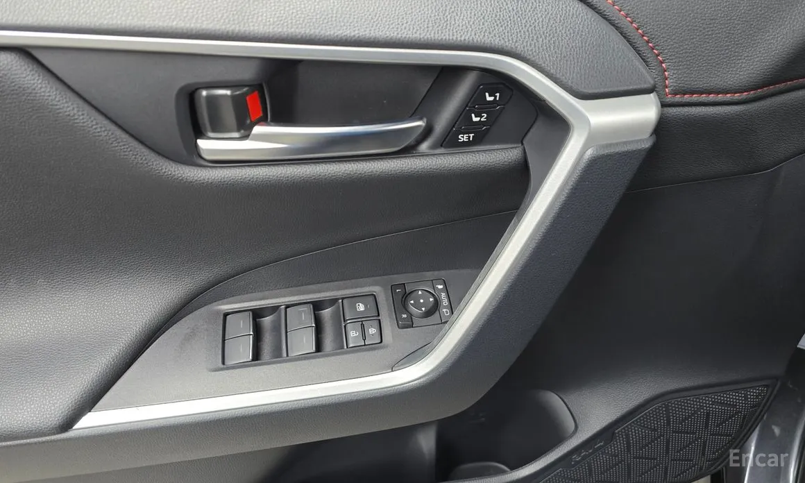 Фото 16 - Toyota RAV4