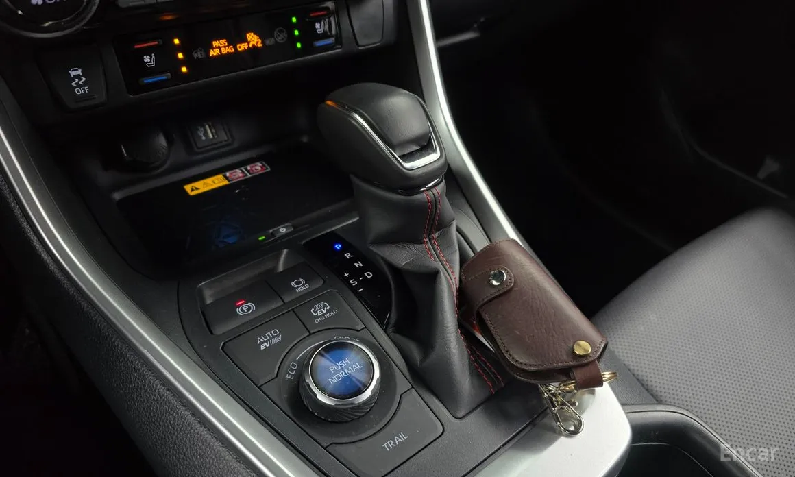 Фото 9 - Toyota RAV4