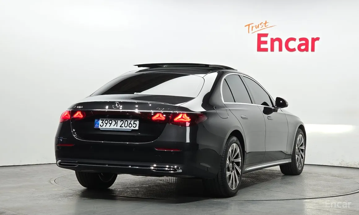 Фото 2 - Mercedes-Benz E-Class