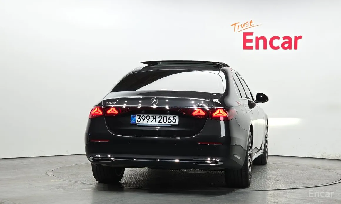 Фото 4 - Mercedes-Benz E-Class