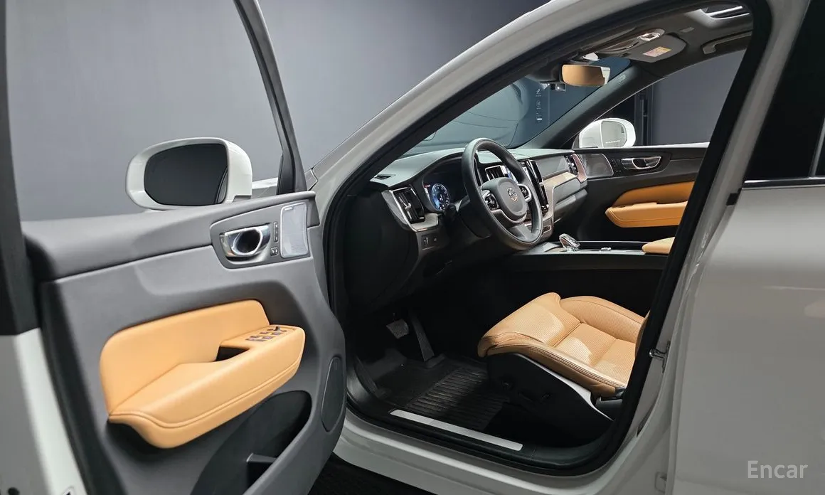 Фото 10 - Volvo XC60