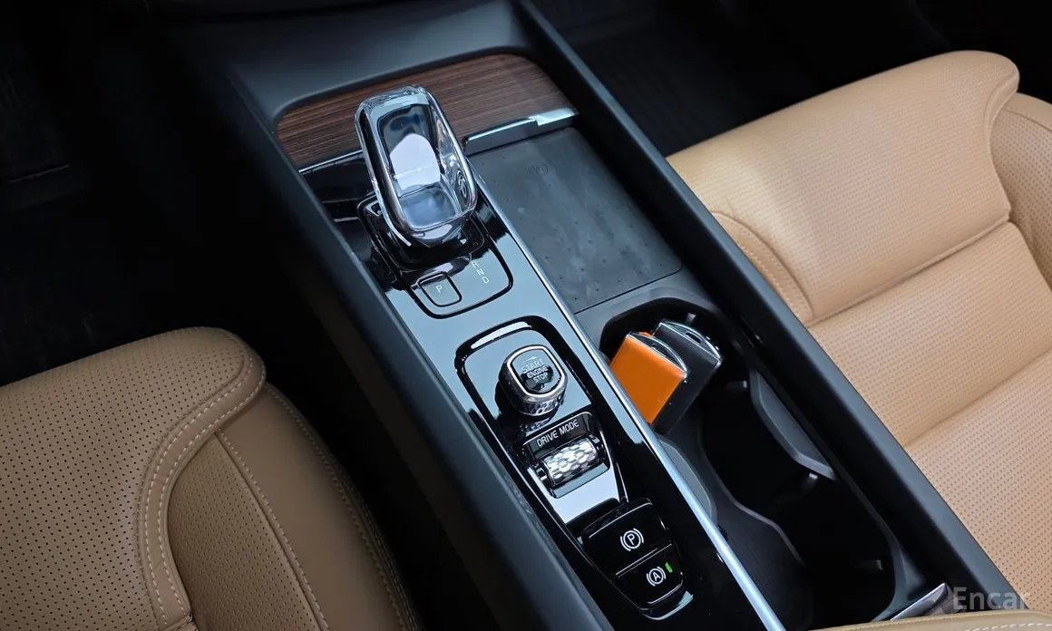 Фото 9 - Volvo XC60