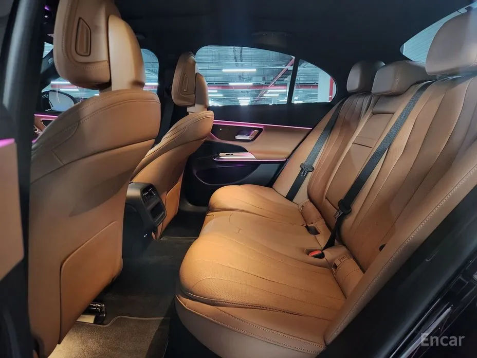 Фото 13 - Mercedes-Benz E-Class