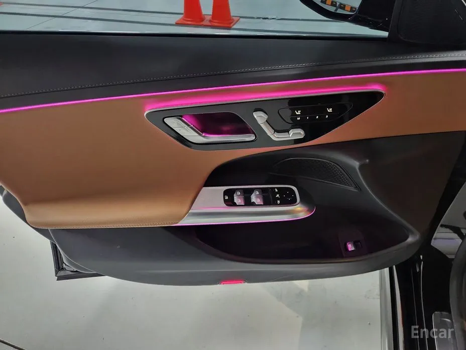 Фото 14 - Mercedes-Benz E-Class