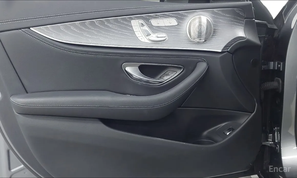 Фото 15 - Mercedes-Benz E-Class