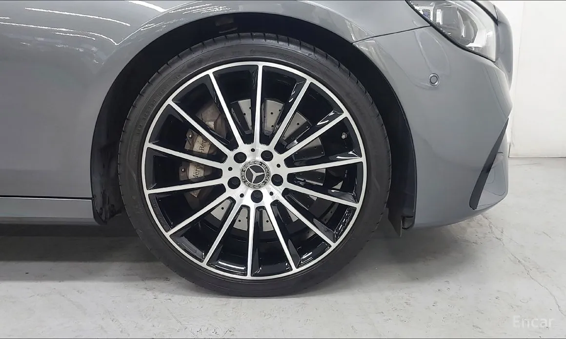 Фото 5 - Mercedes-Benz E-Class