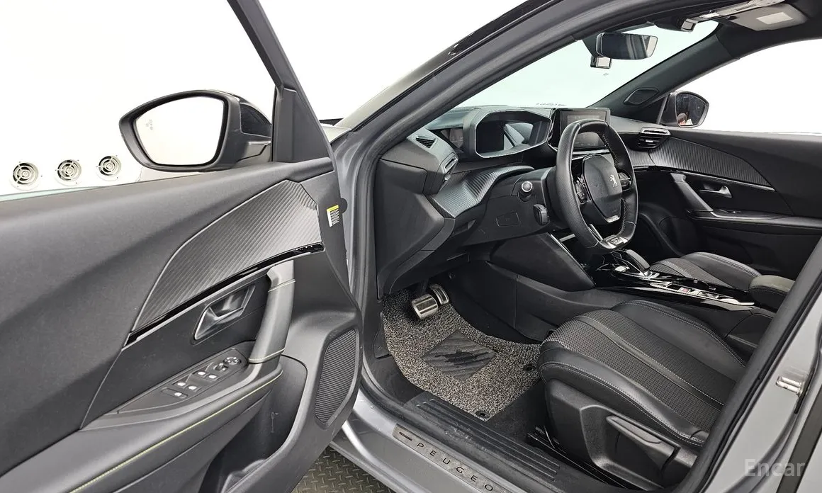 Фото 10 - Peugeot 2008