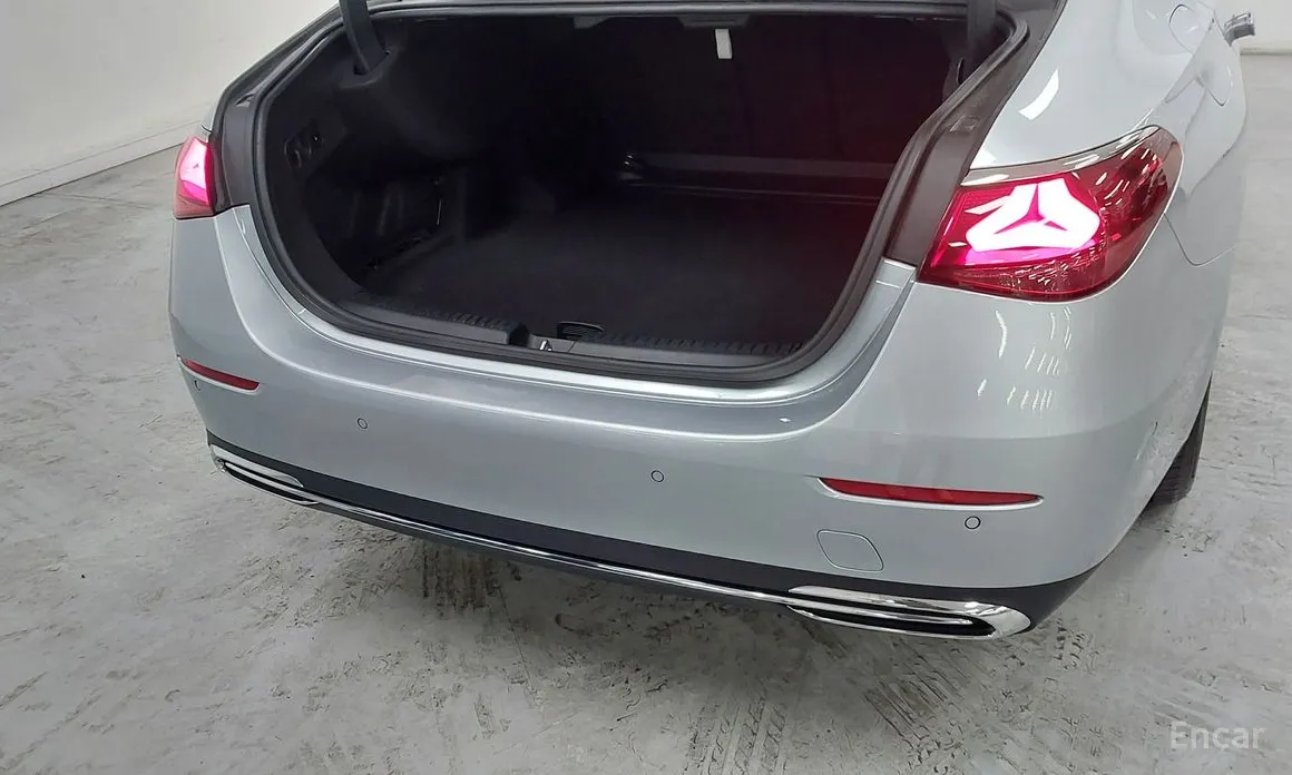 Фото 11 - Mercedes-Benz E-Class