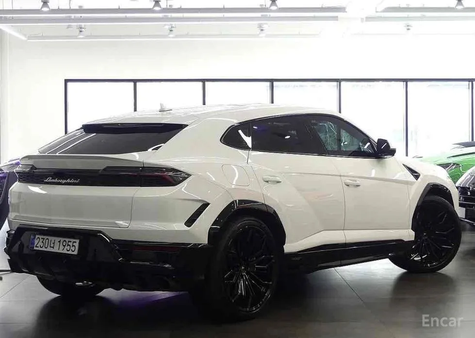 Фото 3 - Lamborghini Urus