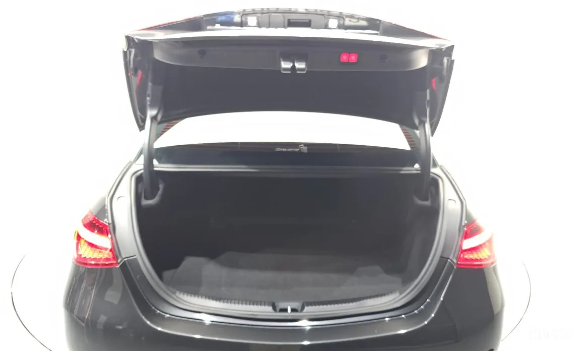 Фото 20 - Mercedes-Benz C-Class