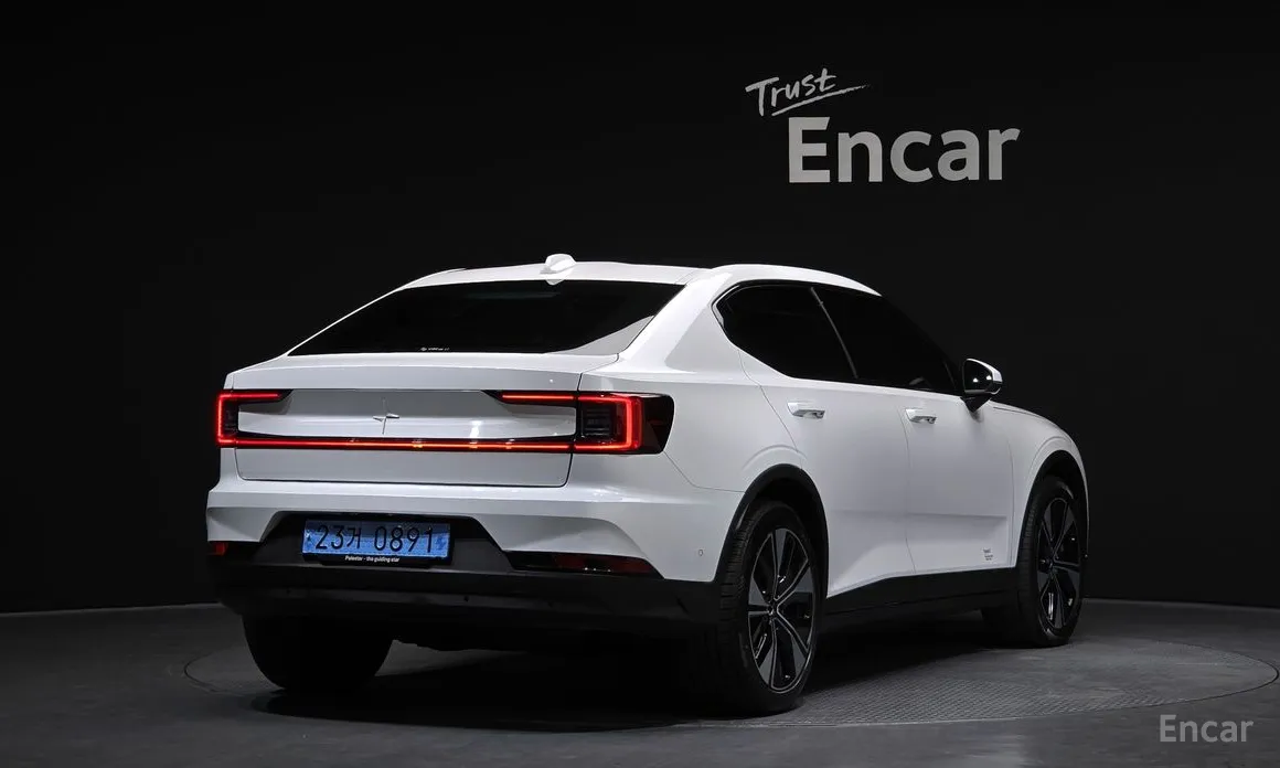 Фото 2 - Polestar 2