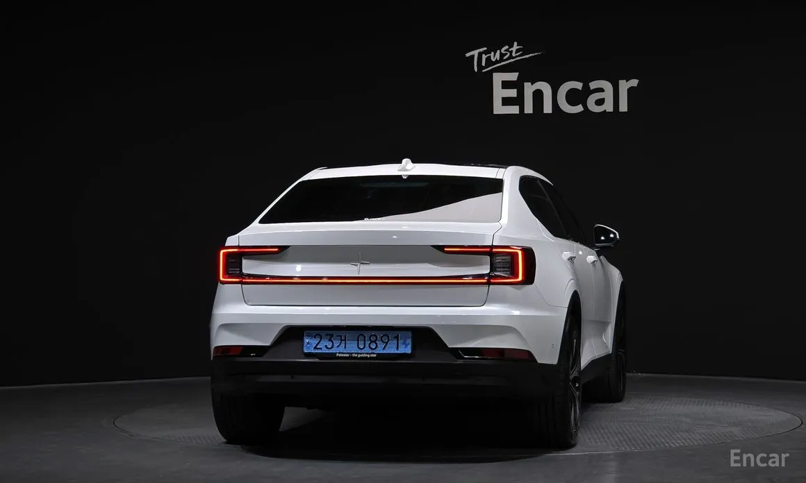 Фото 4 - Polestar 2