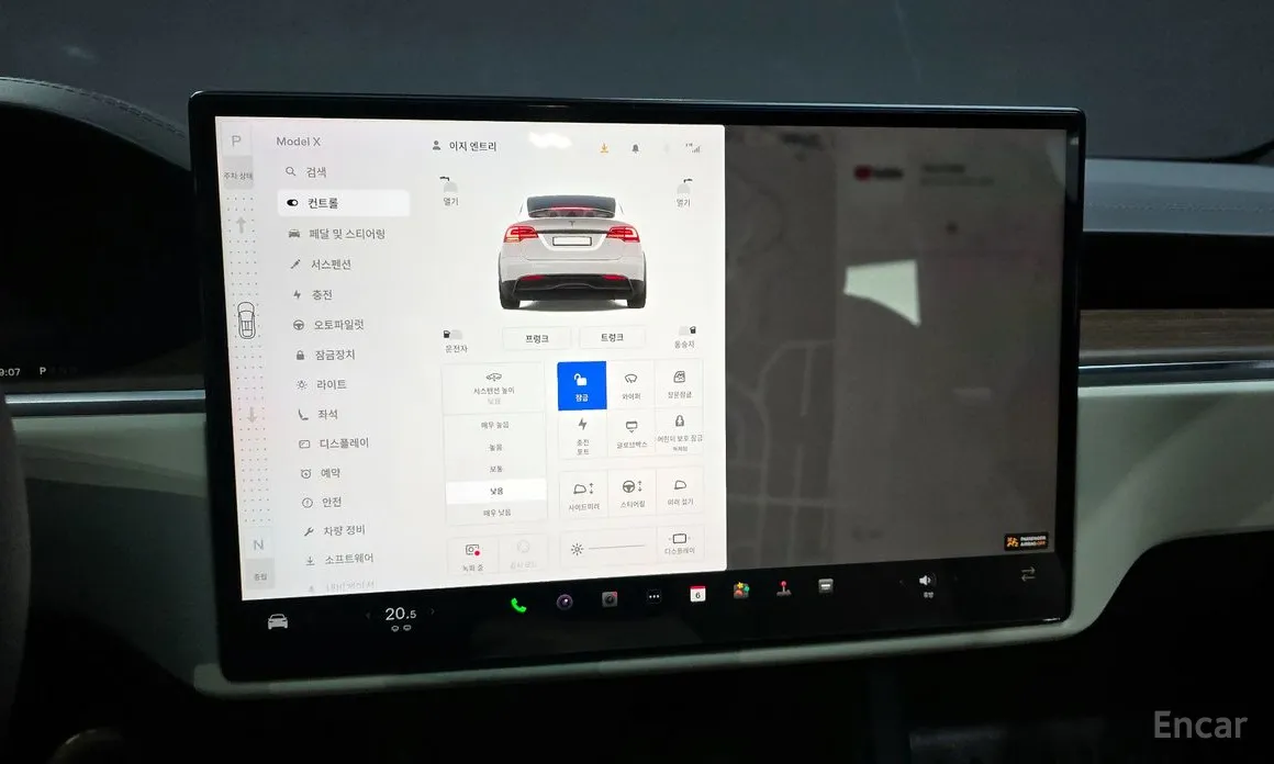 Фото 17 - Tesla Model X