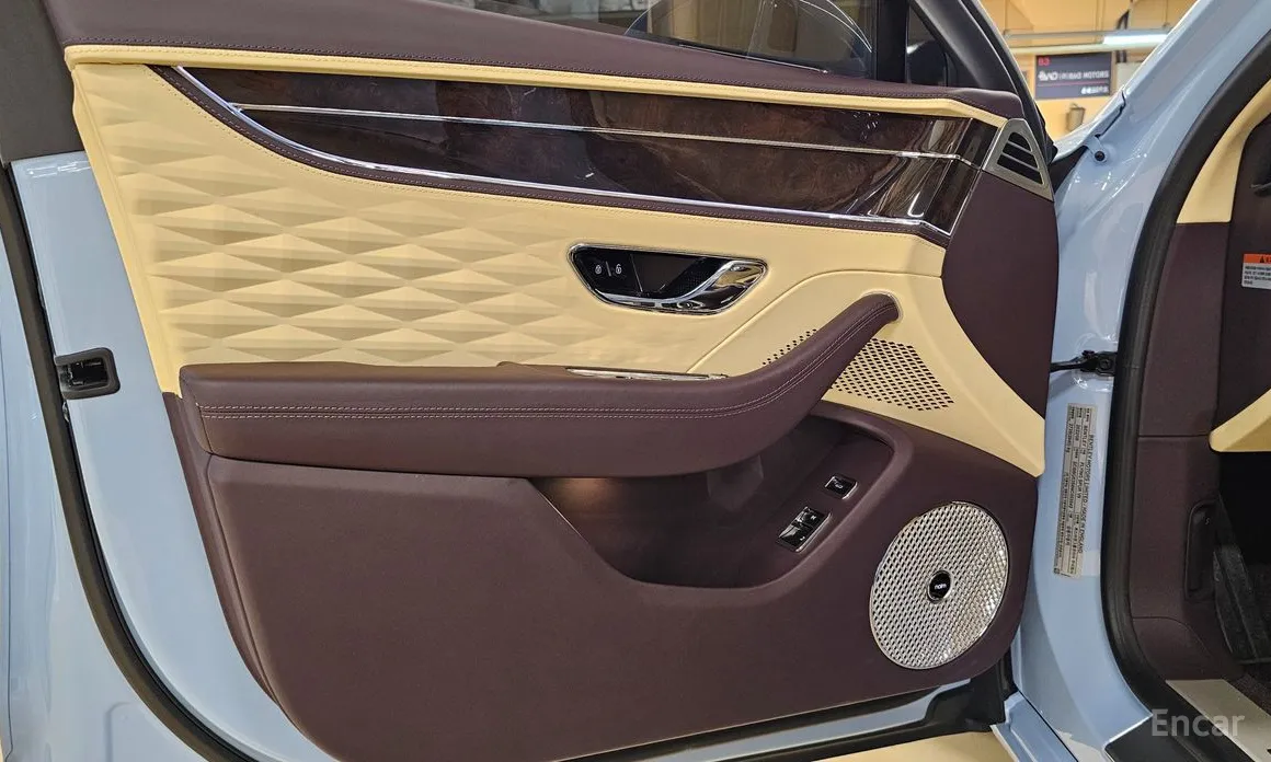 Фото 12 - Bentley Flying Spur