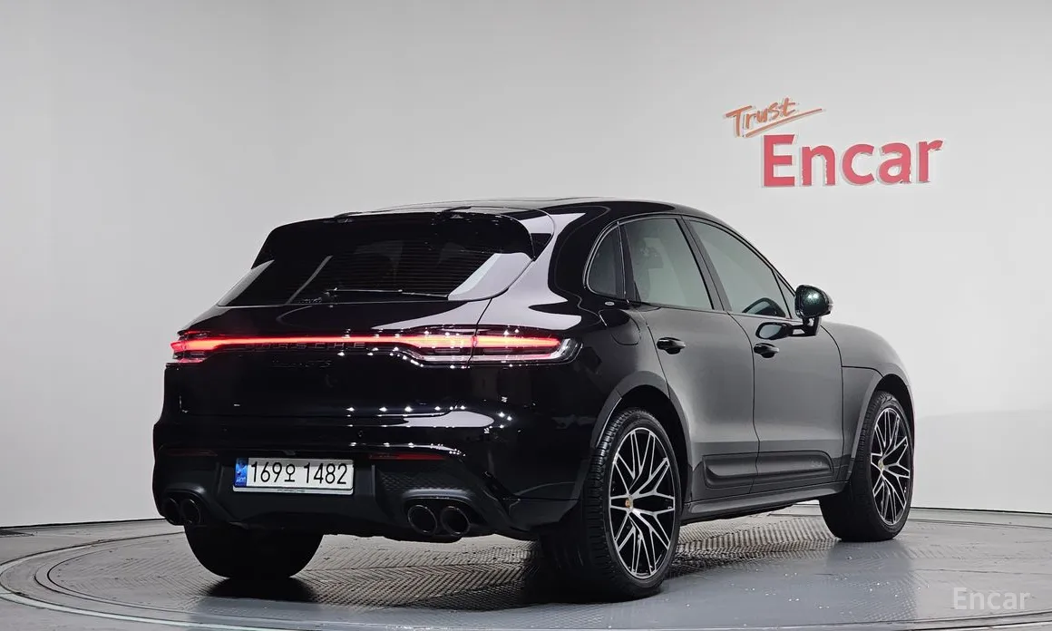 Фото 2 - Porsche Macan