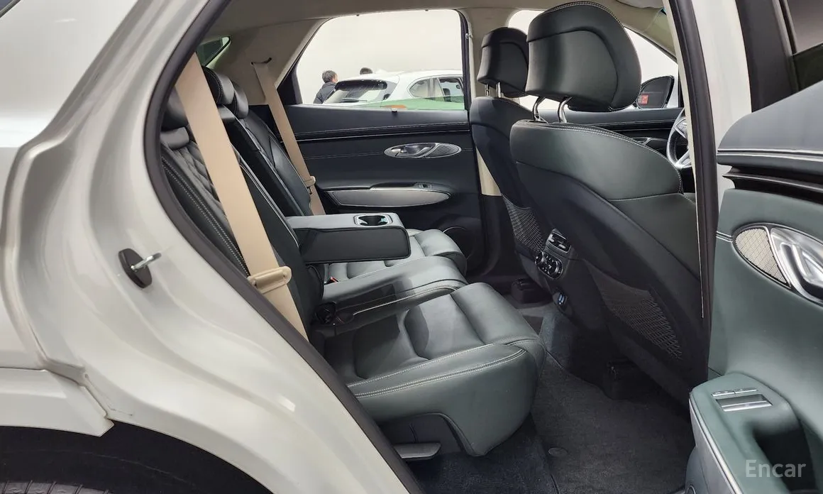 Фото 12 - Genesis GV70