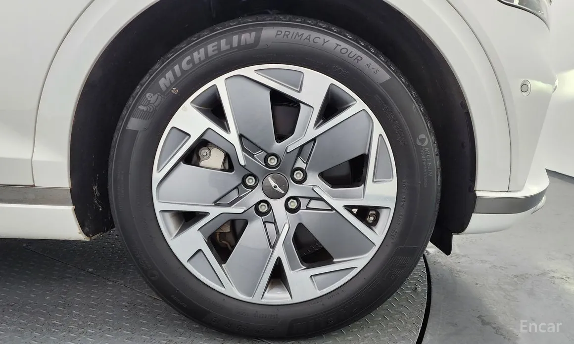 Фото 5 - Genesis GV70