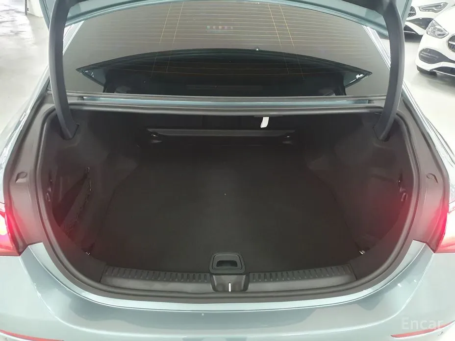 Фото 11 - Mercedes-Benz E-Class