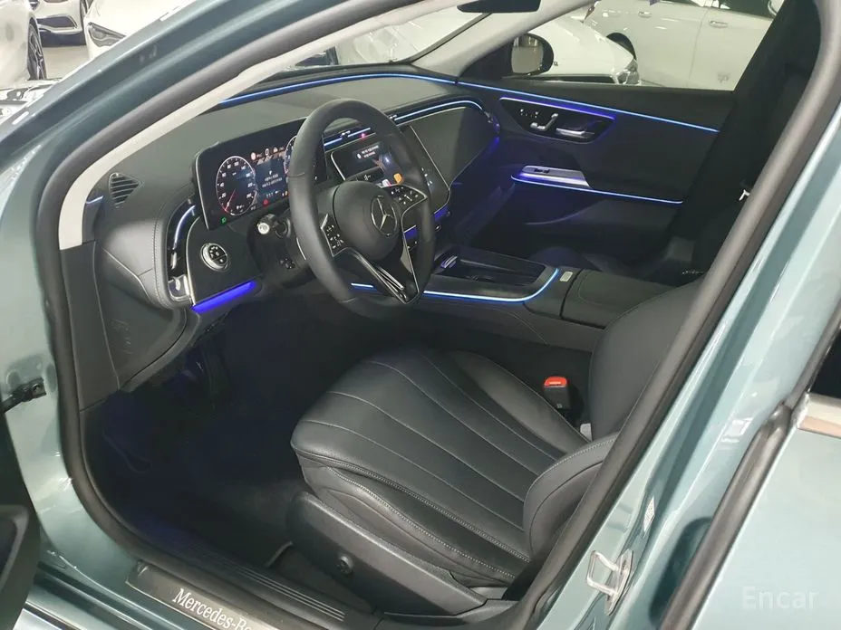 Фото 13 - Mercedes-Benz E-Class