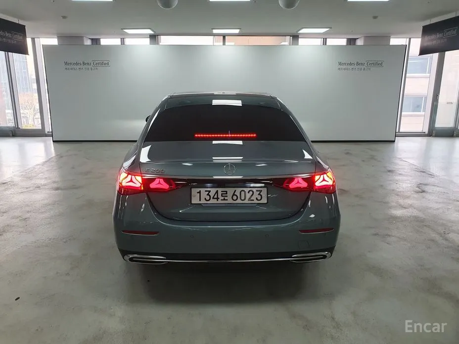 Фото 4 - Mercedes-Benz E-Class