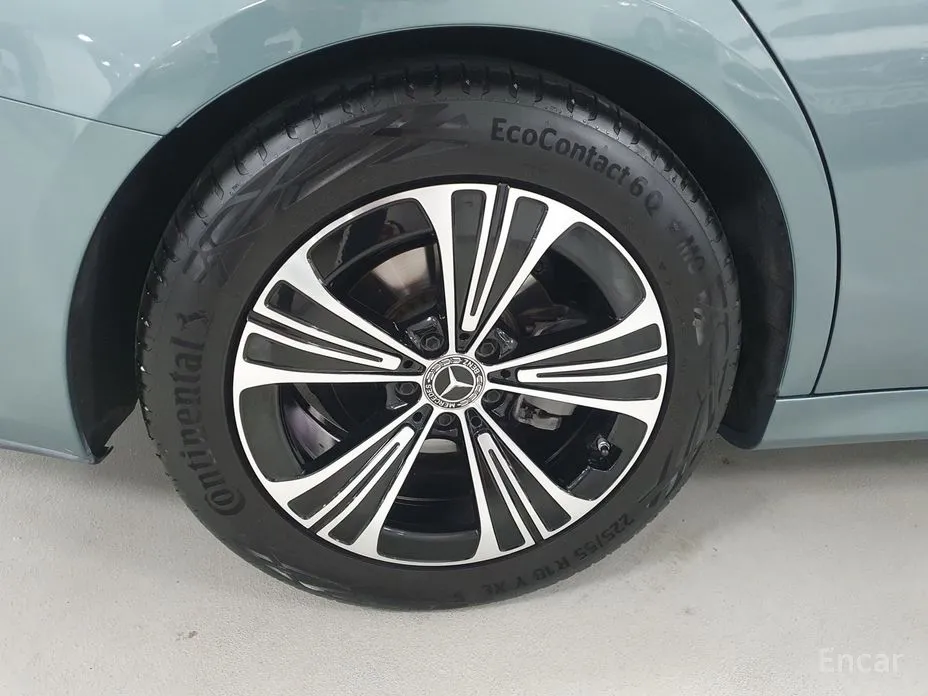 Фото 5 - Mercedes-Benz E-Class