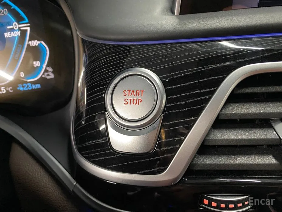 Фото 18 - BMW 7 Series