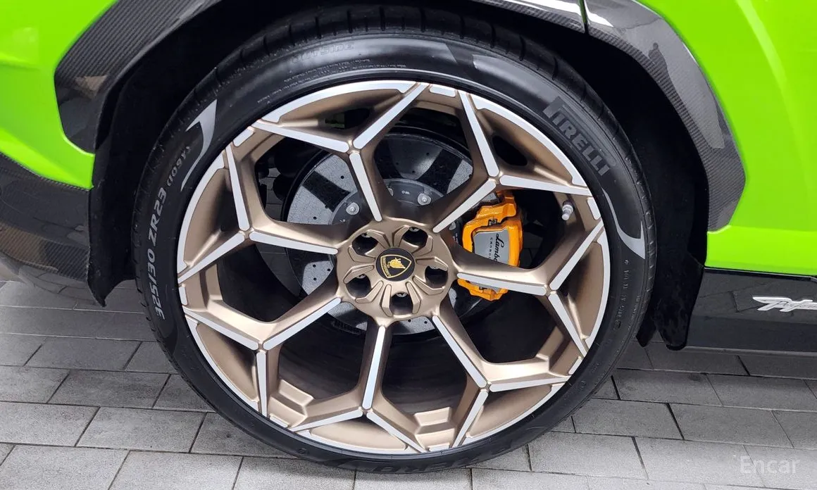 Фото 5 - Lamborghini Urus