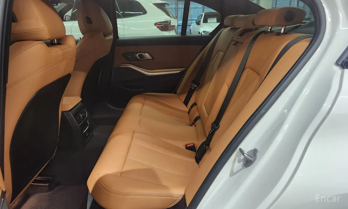 Photo 12 - BMW 3 Series