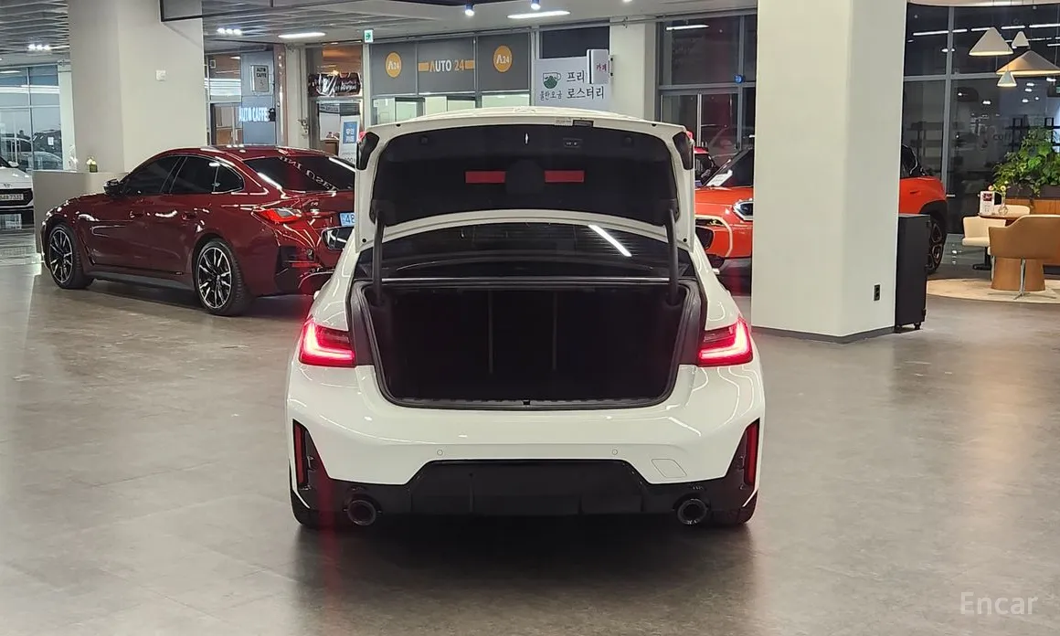 Photo 20 - BMW 3 Series