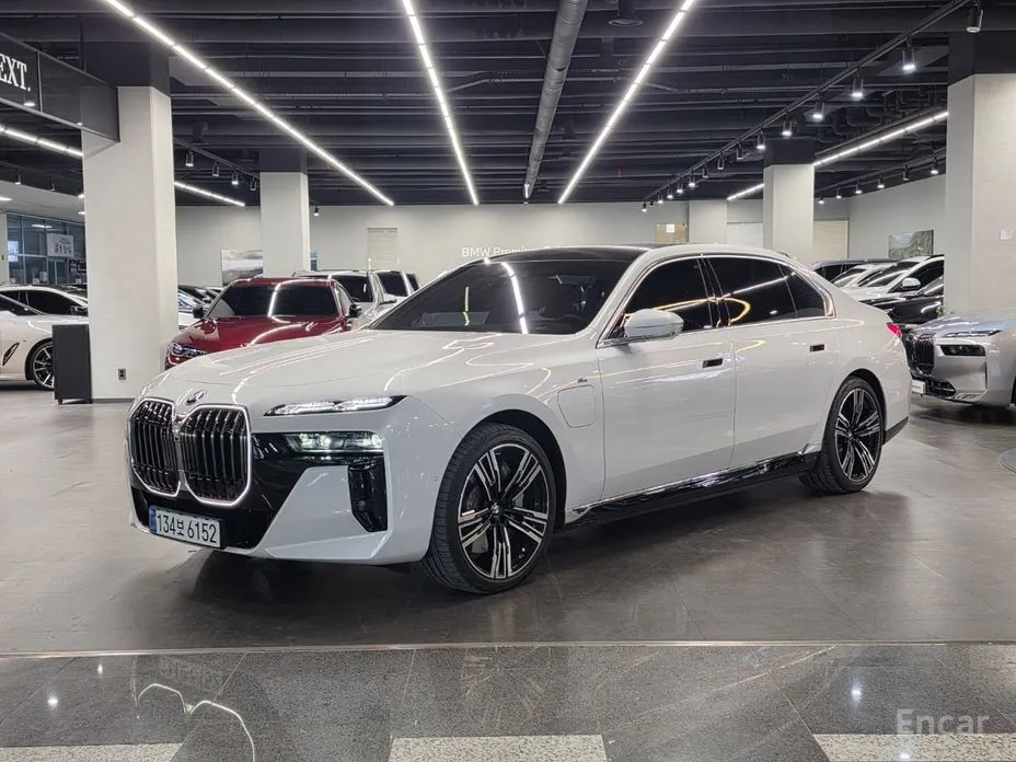 Фото 2 - BMW 7 Series