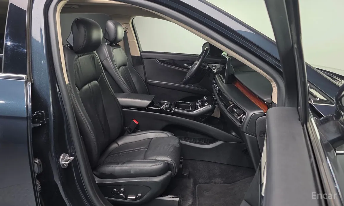 Фото 10 - Lincoln Nautilus