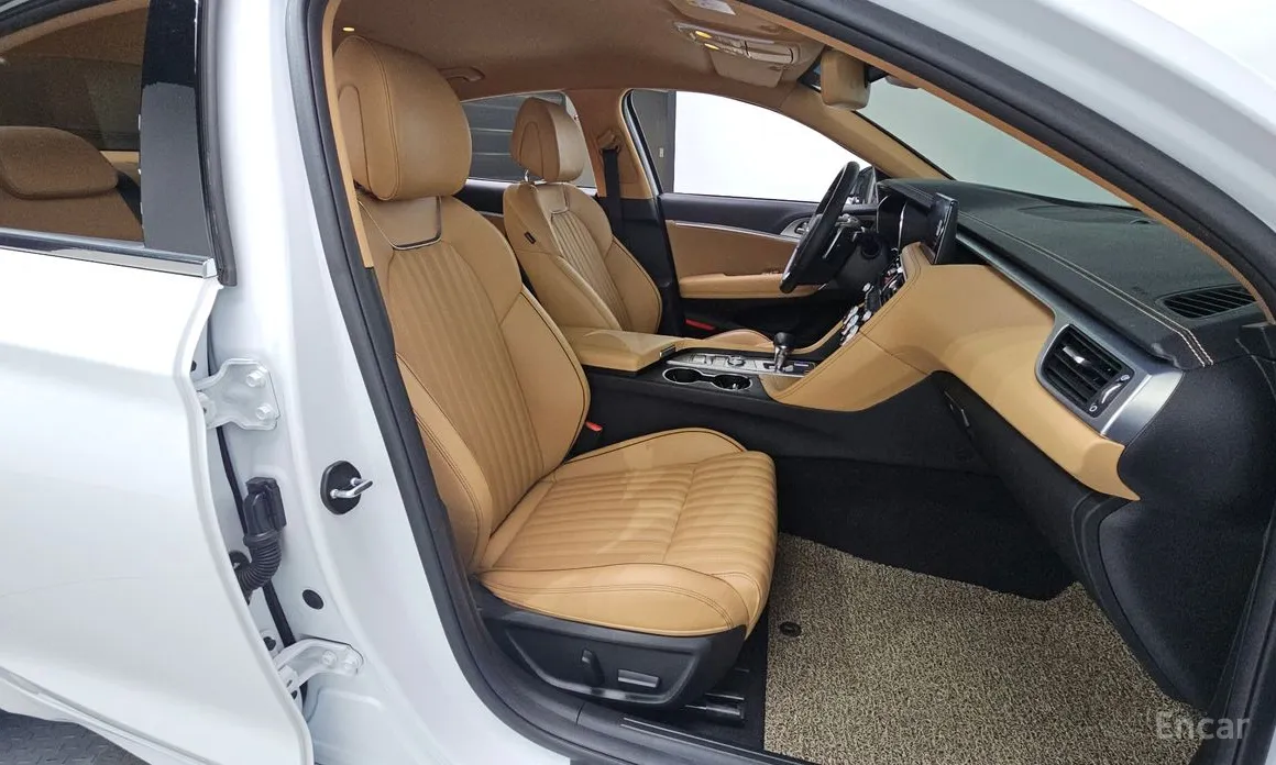 Фото 11 - Genesis G70