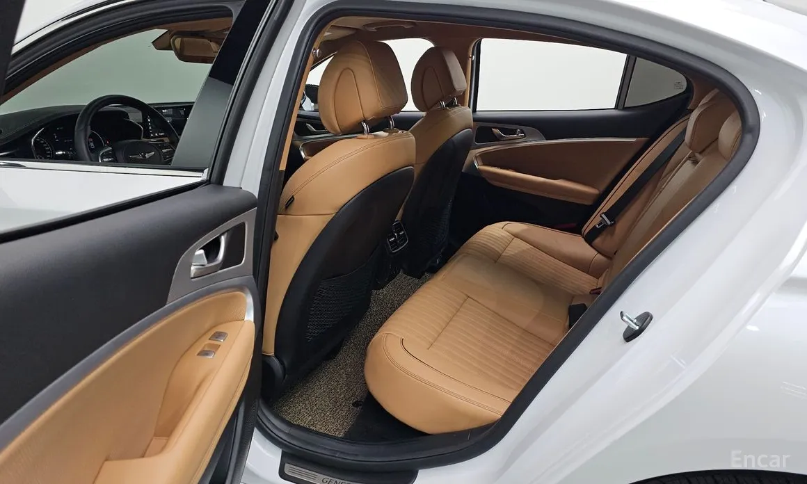 Фото 12 - Genesis G70