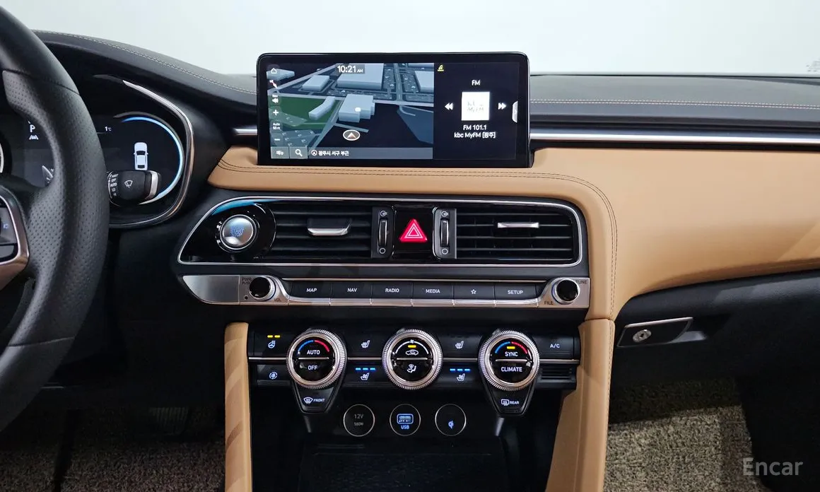 Фото 15 - Genesis G70