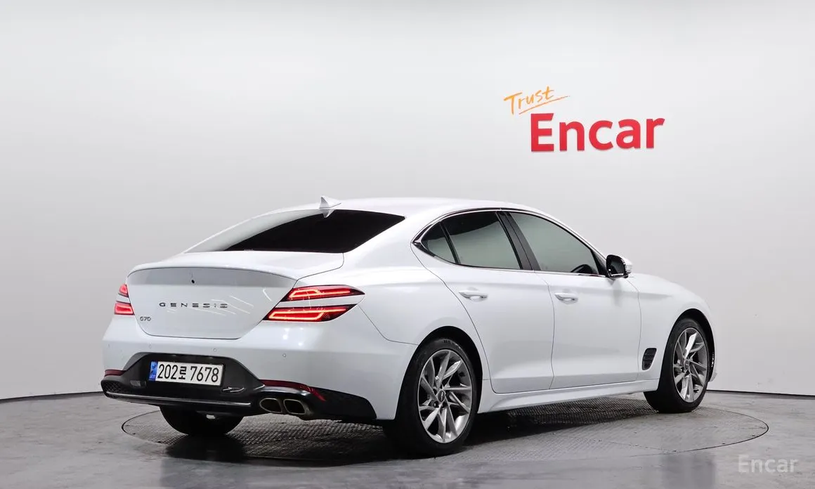 Фото 2 - Genesis G70