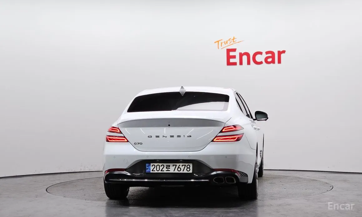 Фото 4 - Genesis G70