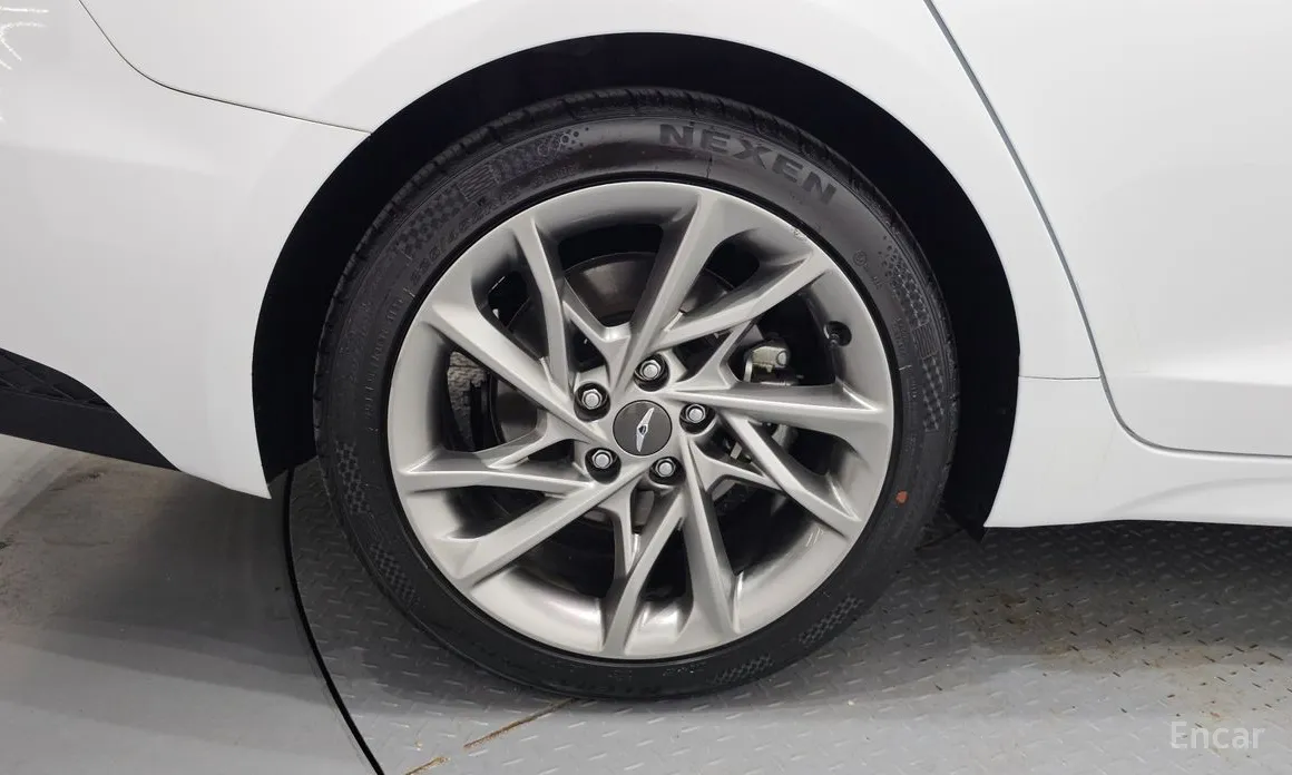 Фото 5 - Genesis G70