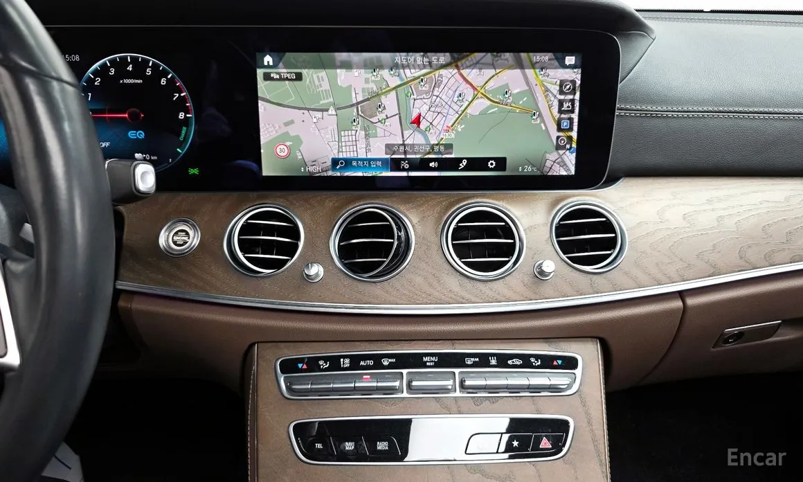 Фото 14 - Mercedes-Benz E-Class