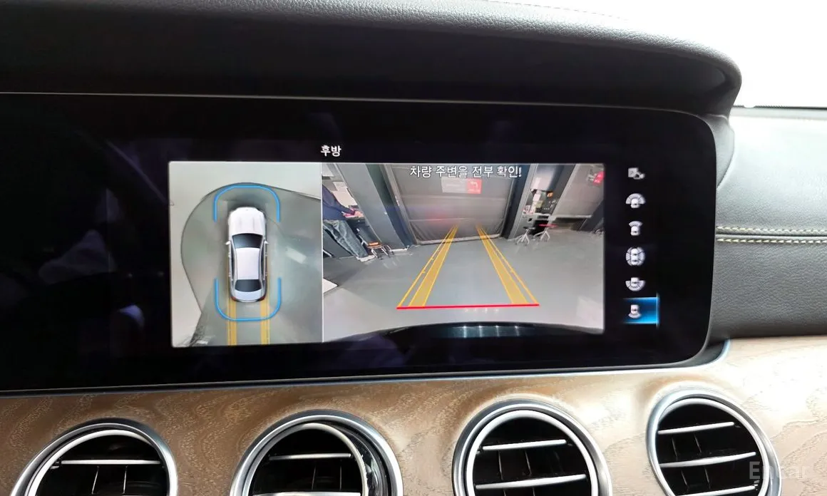 Фото 15 - Mercedes-Benz E-Class