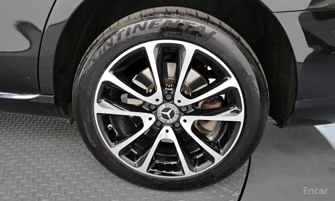 Фото 5 - Mercedes-Benz E-Class