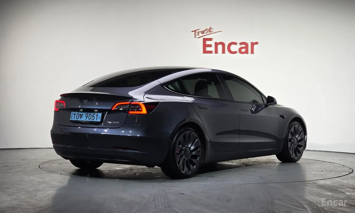 Фото 2 - Tesla Model 3