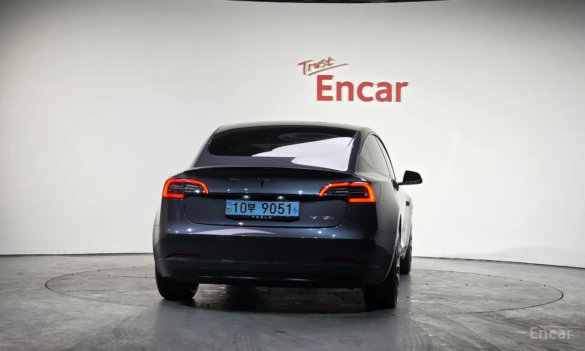 Фото 4 - Tesla Model 3